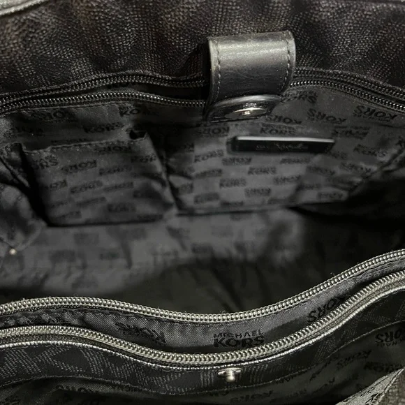 Michael Kors Black Tote Bag with Structured Design - Picture 5 of 7